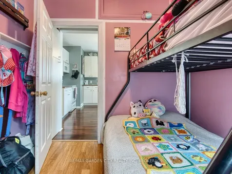 28 Charles Avenue St. Catharines ON L2M 5S9