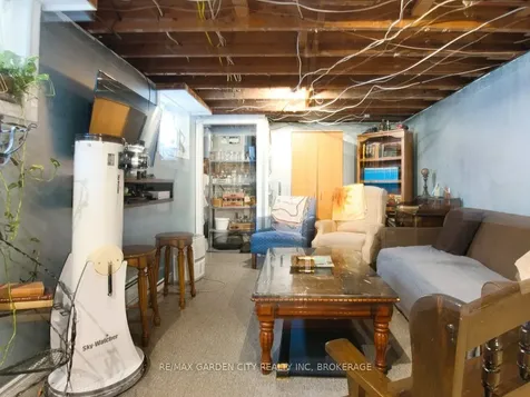 28 Charles Avenue St. Catharines ON L2M 5S9