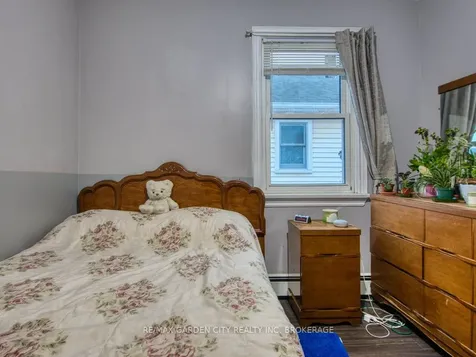 28 Charles Avenue St. Catharines ON L2M 5S9