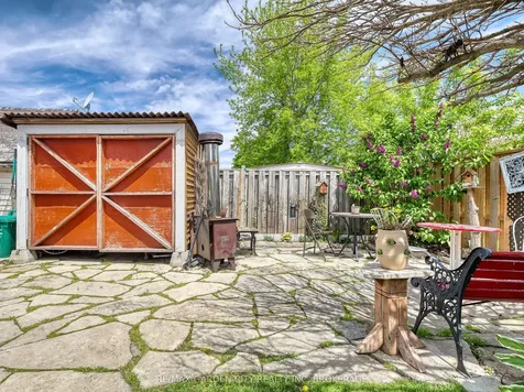 28 Charles Avenue St. Catharines ON L2M 5S9