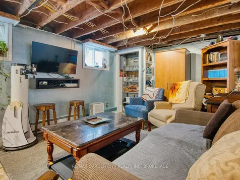 28 Charles Avenue St. Catharines ON L2M 5S9