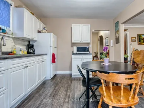 28 Charles Avenue St. Catharines ON L2M 5S9