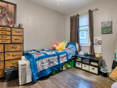 28 Charles Avenue St. Catharines ON L2M 5S9