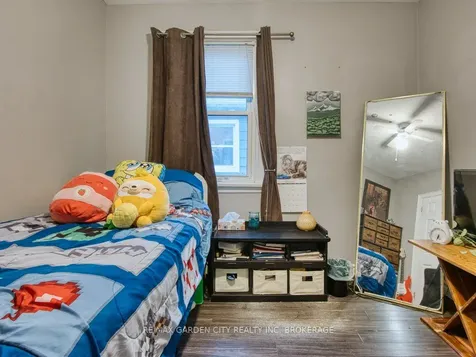 28 Charles Avenue St. Catharines ON L2M 5S9