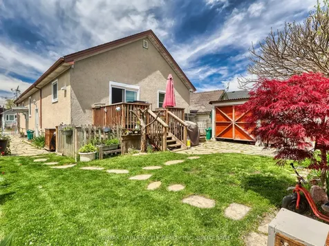 28 Charles Avenue St. Catharines ON L2M 5S9