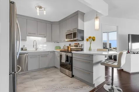 7 Gale Crescent St. Catharines ON L2R 7M8