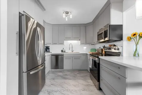7 Gale Crescent St. Catharines ON L2R 7M8