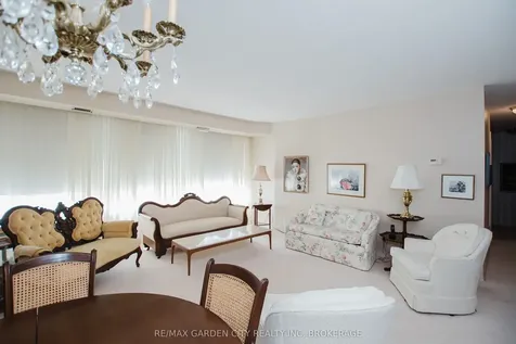7 Gale Crescent St. Catharines ON L2R 7M8