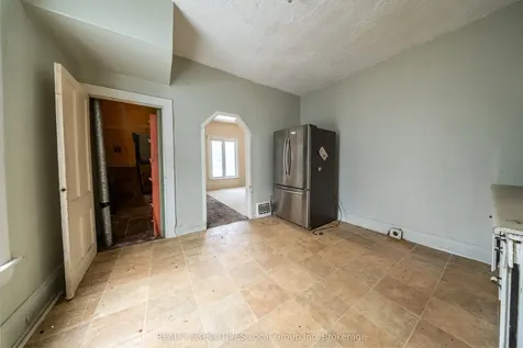 997 Hammond Street North Bay ON P1B 2H6