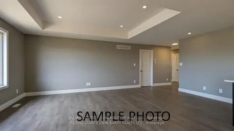 38 Parkland Circle Quinte West ON K8V 0R4