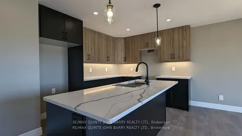 38 Parkland Circle Quinte West ON K8V 0R4