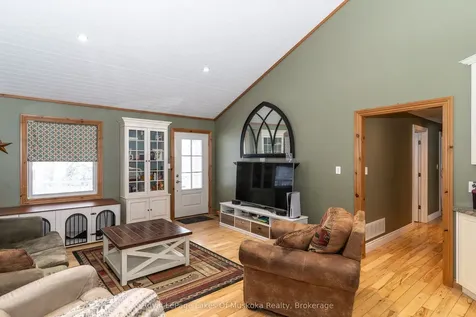 1039 Falkenburg Road Bracebridge ON P1L 1X4