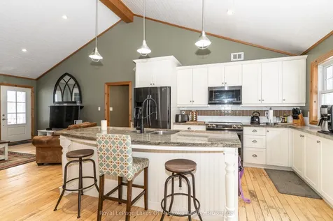 1039 Falkenburg Road Bracebridge ON P1L 1X4