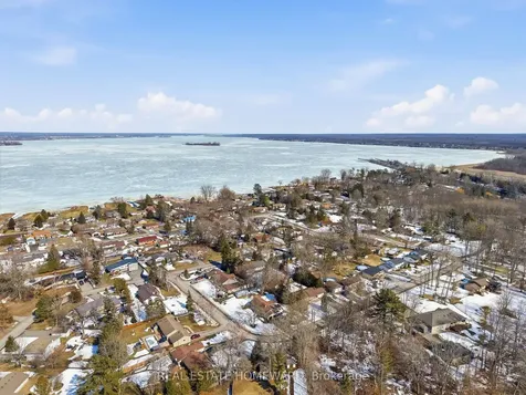 4 Wayne Crescent Quinte West ON K0K 1L0