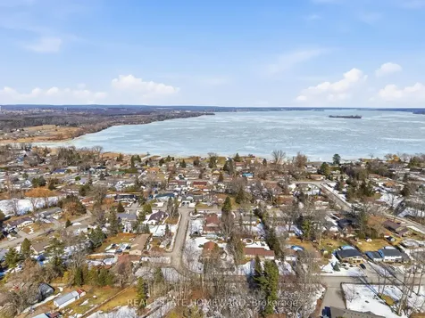 4 Wayne Crescent Quinte West ON K0K 1L0