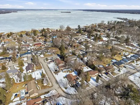 4 Wayne Crescent Quinte West ON K0K 1L0