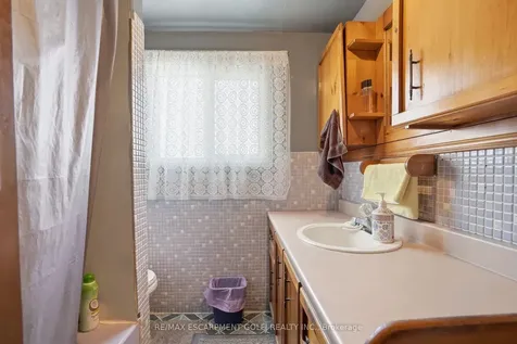 121 Gibson Avenue Hamilton ON L8L 6J9