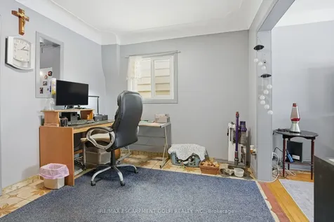 121 Gibson Avenue Hamilton ON L8L 6J9