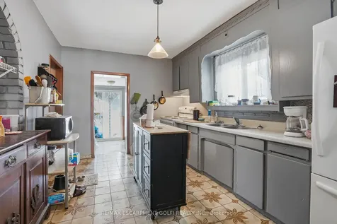 121 Gibson Avenue Hamilton ON L8L 6J9