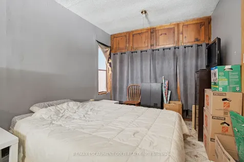 121 Gibson Avenue Hamilton ON L8L 6J9
