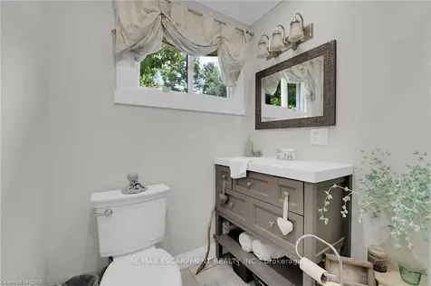 4 Nanticoke Valley Road Haldimand ON N0A 1L0