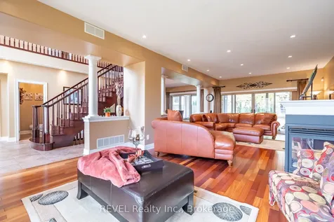 8881 Joseph Court Niagara Falls ON L2H 3P1