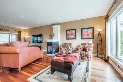 8881 Joseph Court Niagara Falls ON L2H 3P1