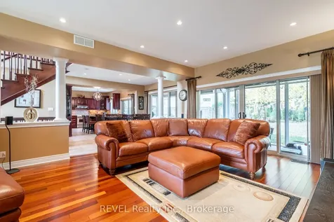8881 Joseph Court Niagara Falls ON L2H 3P1