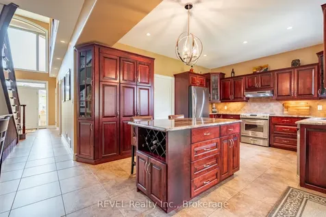 8881 Joseph Court Niagara Falls ON L2H 3P1
