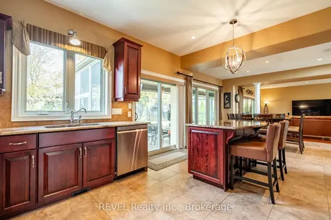 8881 Joseph Court Niagara Falls ON L2H 3P1