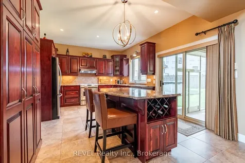 8881 Joseph Court Niagara Falls ON L2H 3P1