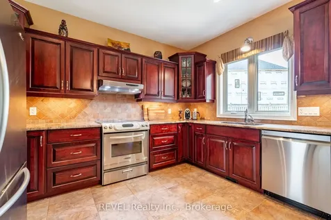 8881 Joseph Court Niagara Falls ON L2H 3P1
