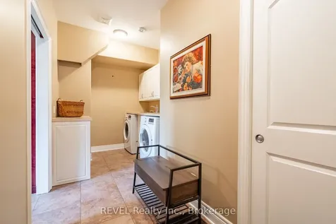 8881 Joseph Court Niagara Falls ON L2H 3P1