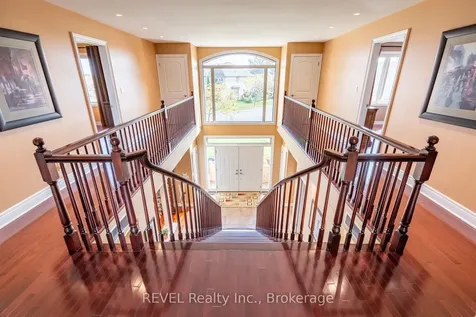 8881 Joseph Court Niagara Falls ON L2H 3P1