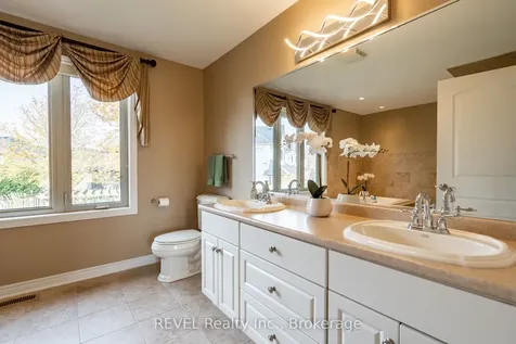 8881 Joseph Court Niagara Falls ON L2H 3P1