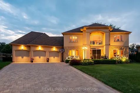 8881 Joseph Court Niagara Falls ON L2H 3P1