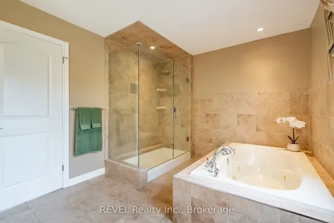 8881 Joseph Court Niagara Falls ON L2H 3P1