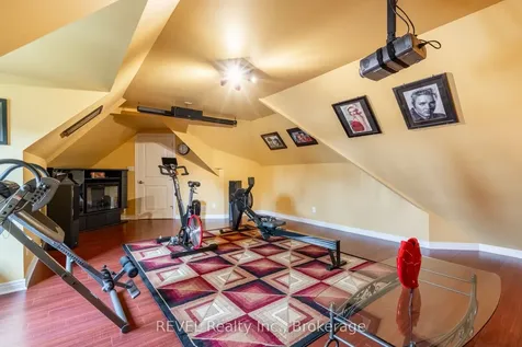8881 Joseph Court Niagara Falls ON L2H 3P1