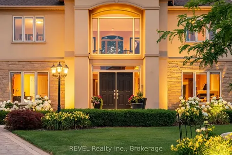 8881 Joseph Court Niagara Falls ON L2H 3P1