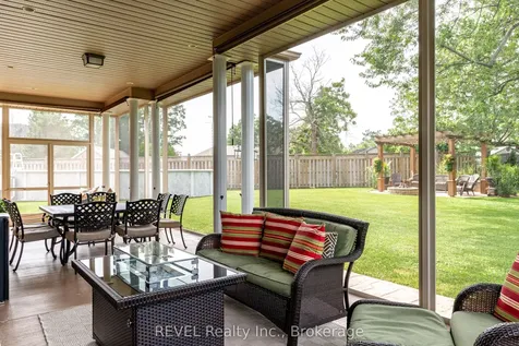 8881 Joseph Court Niagara Falls ON L2H 3P1