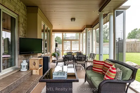 8881 Joseph Court Niagara Falls ON L2H 3P1