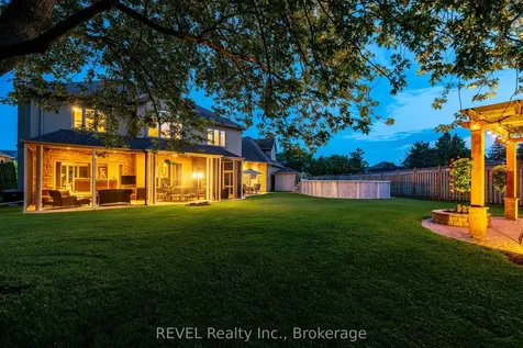 8881 Joseph Court Niagara Falls ON L2H 3P1