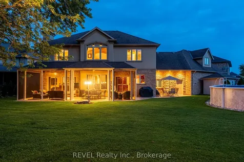 8881 Joseph Court Niagara Falls ON L2H 3P1