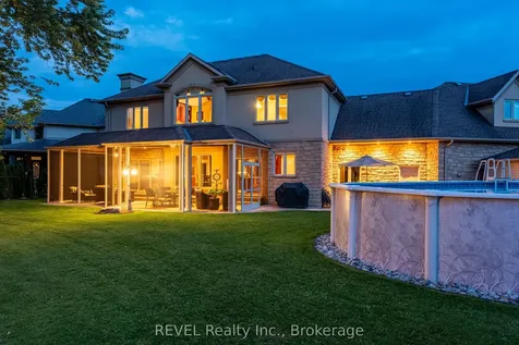 8881 Joseph Court Niagara Falls ON L2H 3P1
