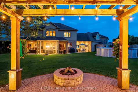 8881 Joseph Court Niagara Falls ON L2H 3P1