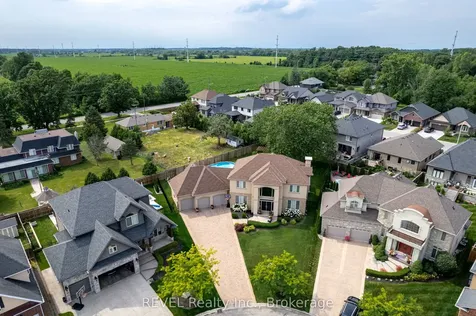 8881 Joseph Court Niagara Falls ON L2H 3P1