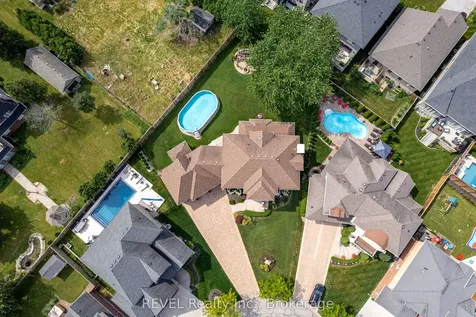 8881 Joseph Court Niagara Falls ON L2H 3P1
