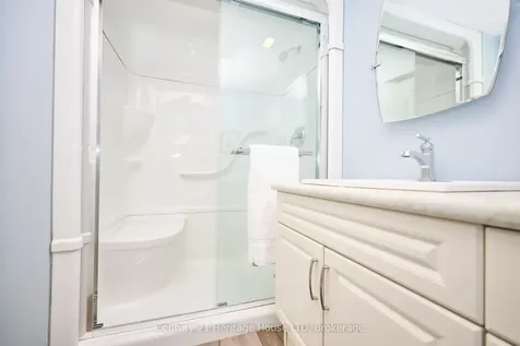 8111 Forest Glen Drive Niagara Falls ON L2H 2Y7