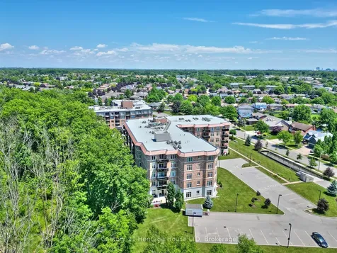 8111 Forest Glen Drive Niagara Falls ON L2H 2Y7