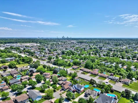 8111 Forest Glen Drive Niagara Falls ON L2H 2Y7
